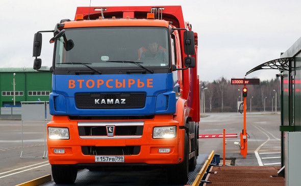 РБК: Российским компаниям придется заменить 4 тысячи мусоровозов из-за санкций